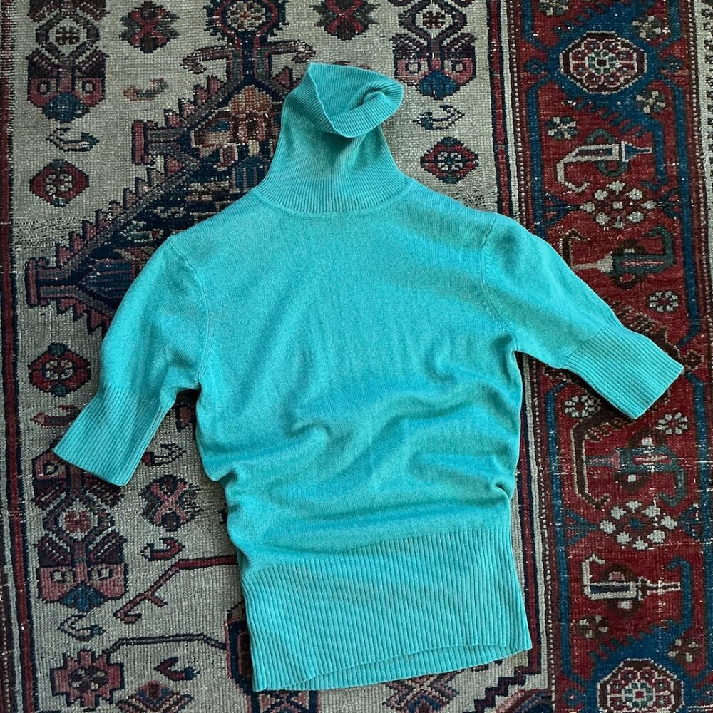 Chic Green Knit Cashmere Turtleneck Sweater BCBG